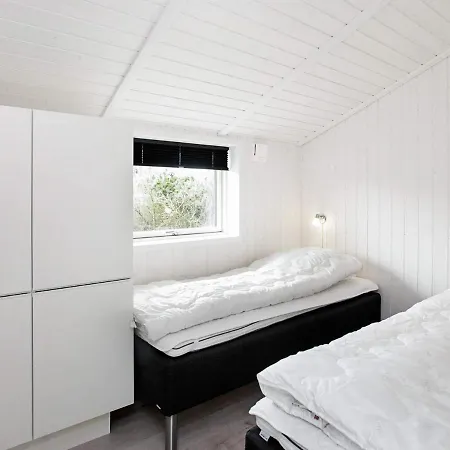 Cozy Holiday In With Sea Nearby
